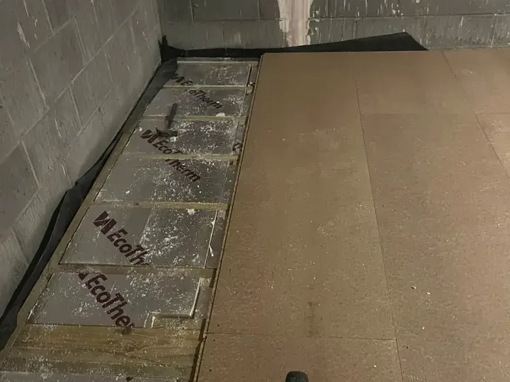Broughton Building Company floor insulation and internal construction detail photo 2